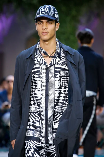Look 70